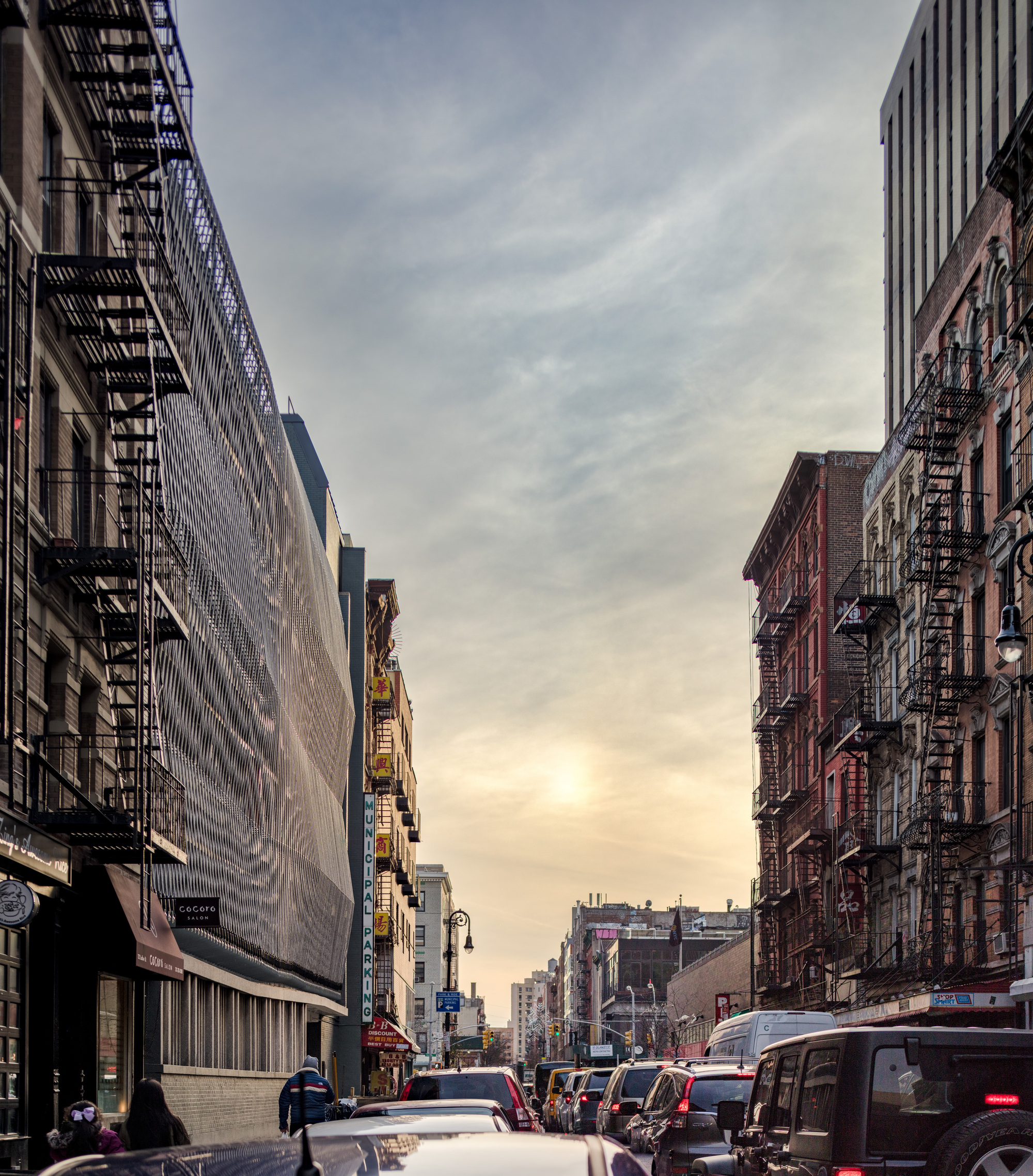 Delancey and Essex Parking Garage / Michielli + Wyetzner Architects ...