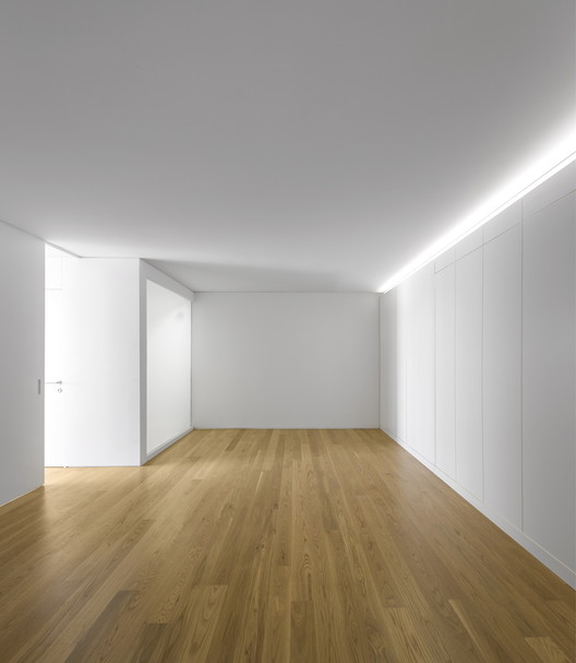 Mobiliários projetados por arquitetos portugueses - Imagem 18 de 93