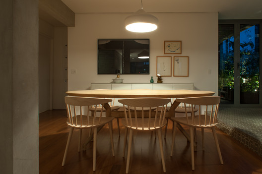 Apartamento Lobo  / SAO Arquitetura - Mesa, Madeira, Cadeira