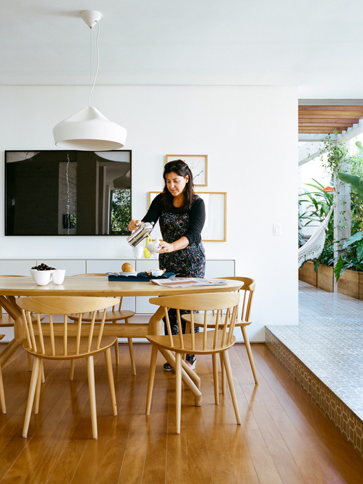 Apartamento Lobo  / SAO Arquitetura - Mesa, Cadeira, Bancada