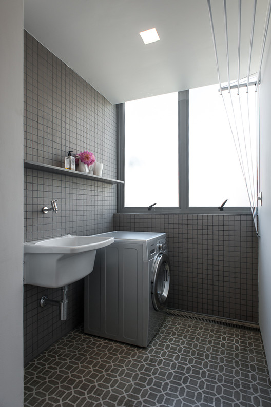 Apartamento Lobo  / SAO Arquitetura - Pia, Banheiro