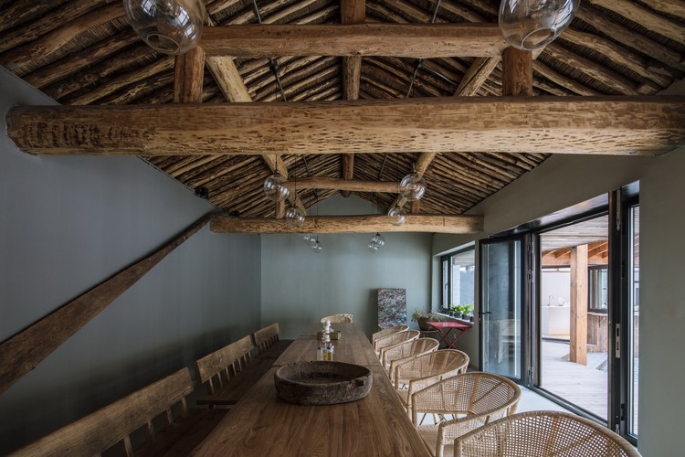 Yi She Mountain Inn / DL Atelier - Windows, Chair, Beam