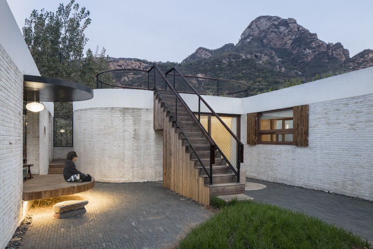 Yi She Mountain Inn / DL Atelier - Refurbishment, Courtyard, Facade, Door, Stairs, Handrail