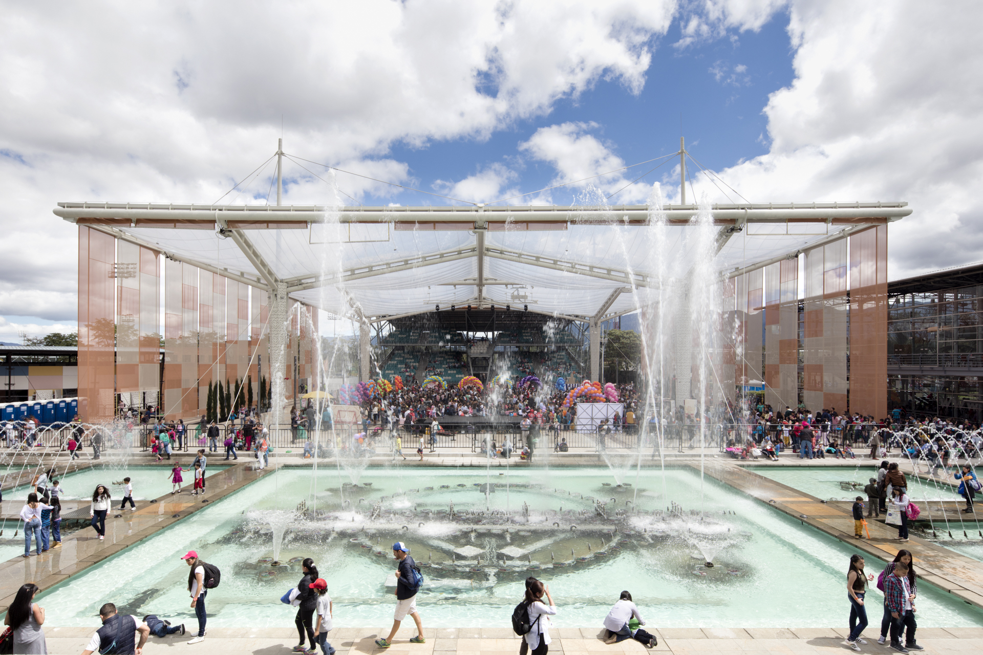 Galería de Konrad Brunner Arquitectos presenta nueva estructura que