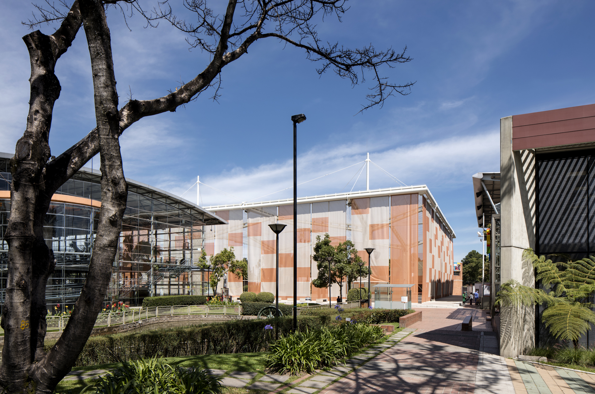 Galería de Konrad Brunner Arquitectos presenta nueva estructura que