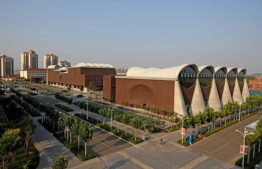 Gymnasium of New Campus of Tianjin University / Atelier Li Xinggang Gymnasium of New Campus of Tianjin University / Atelier Li Xinggang - Image 10 of 29
