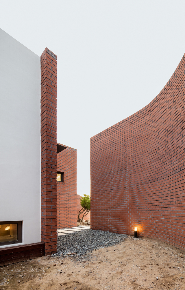 Gallery of The Vault House / OBBA - 25