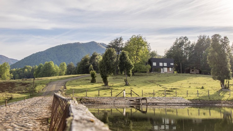 Casa Lagos / Rodolfo Wiedmaier Delorenzo - Borde costero, Jardín, Bosque