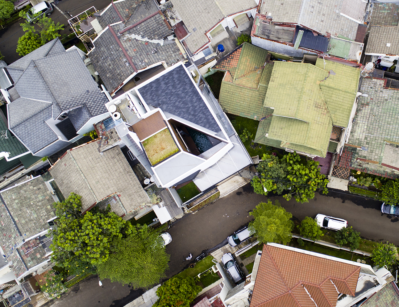 Gallery of Skewed House / Atelier Riri - 17