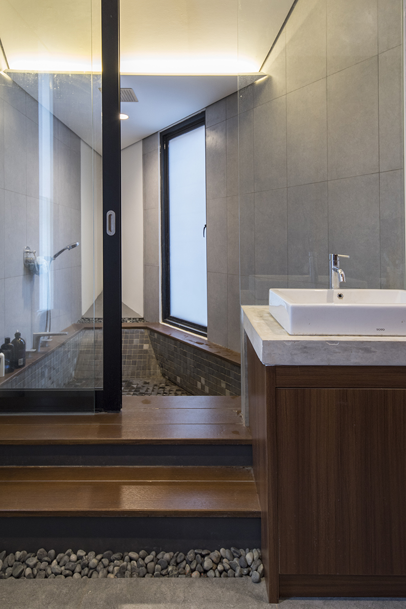 Gallery of Skewed House / Atelier Riri - 21
