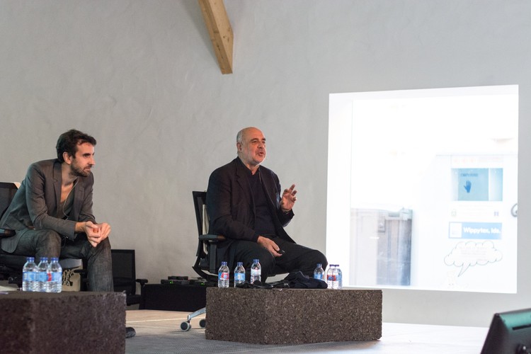 Joseph Grima e Pippo Ciorra na conferência sobre Edição . Image © ITS - Ivo Tavares Studio