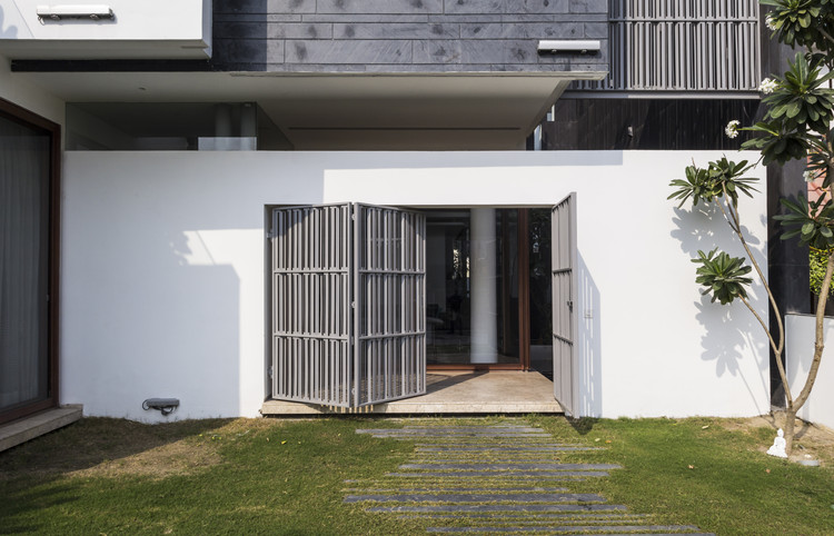 Residence 913  / Charged Voids - Facade, Windows, Courtyard