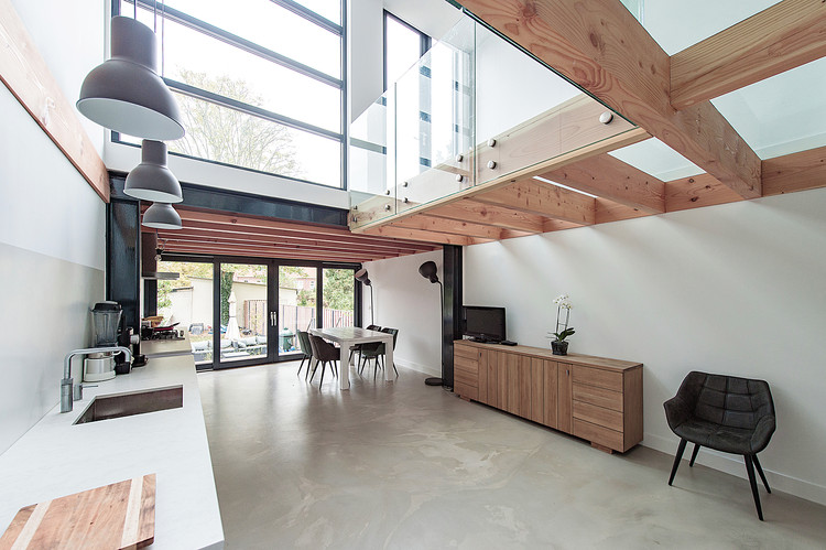 House Overveen / Bloot Architecture - Houses, Kitchen, Beam, Facade, Table, Chair