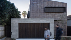 Casa campo de cricket / Scale Architecture 