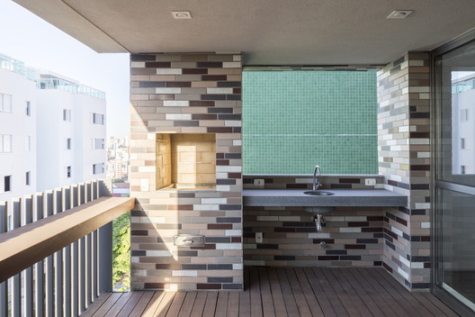 Edifício Residencial Flor de Liz / Play Arquitetura