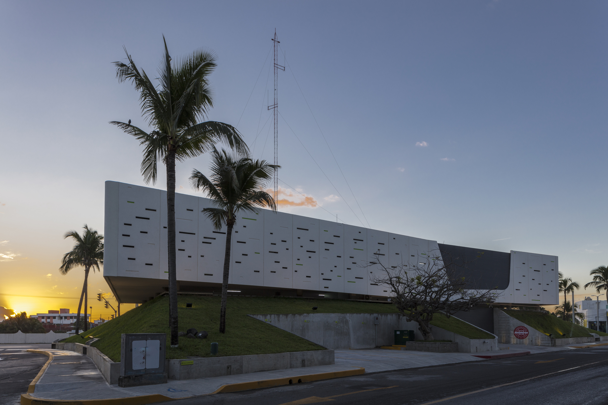 Galería de Estación de Bomberos BOCA / Taller DIEZ 05 8