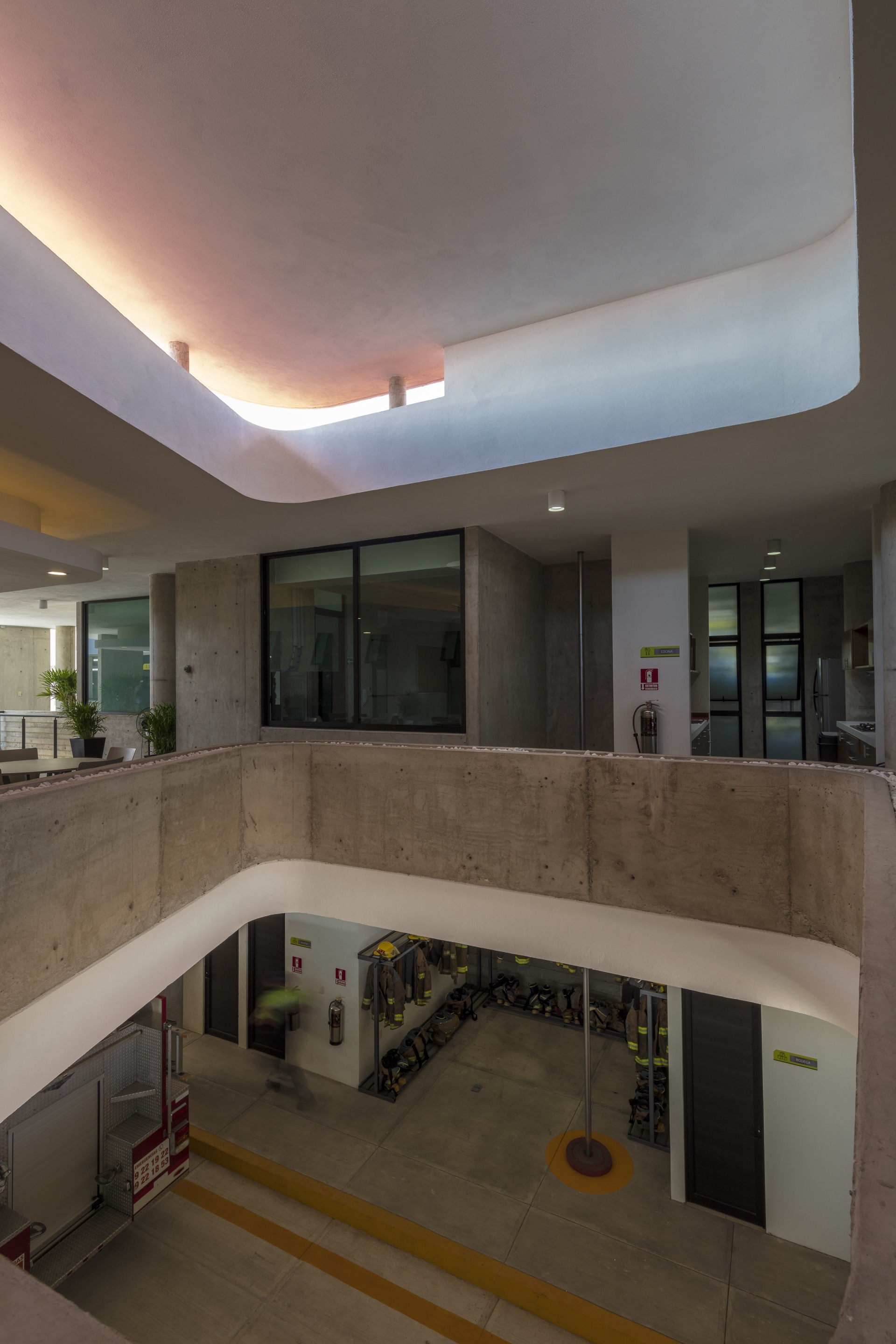 Galería de Estación de Bomberos BOCA / Taller DIEZ 05 - 2