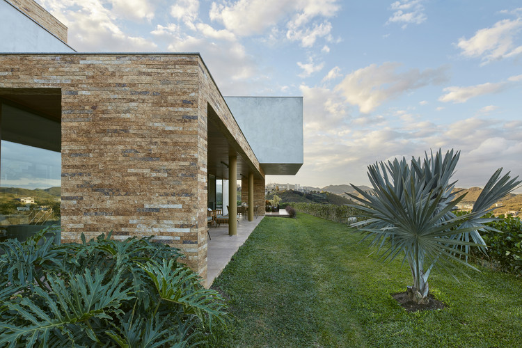 Valley House / David Guerra - Facade, Garden