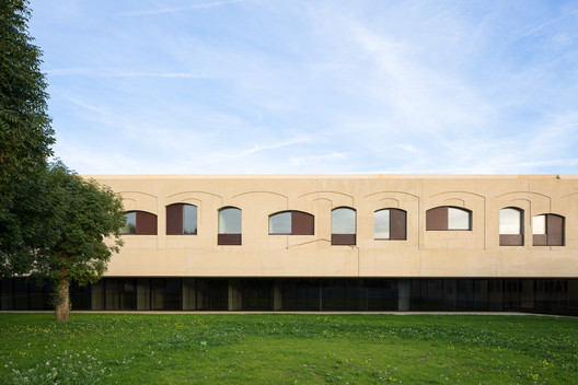 Centro Psiquiátrico / VAILLO + ARCHITECTS + GALAR + VELAZ - Imagen 9 de 40