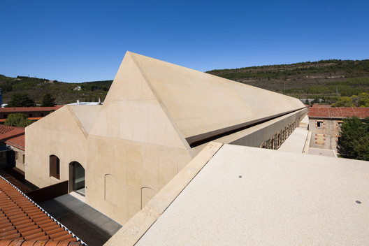 Centro Psiquiátrico / VAILLO + ARCHITECTS + GALAR + VELAZ - Imagen 3 de 40