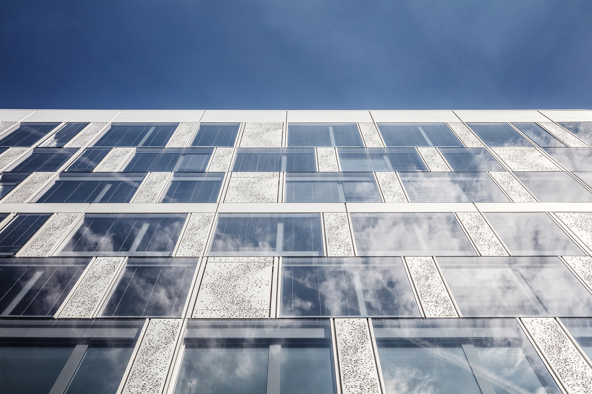 Galería de Ampère e+ Rehabilitación de la sede de Sogeprom / Ateliers