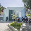 École de l’Espoir / Emergent Vernacular Architecture (EVA Studio) - Schools , Garden, Facade