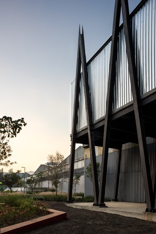 Cuernavaca Railroad Linear Park / Gaeta-Springall Architects Cuernavaca Railroad Linear Park / Gaeta-Springall Architects - Image 16 of 29