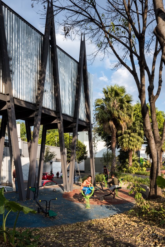 Cuernavaca Railroad Linear Park / Gaeta-Springall Architects Cuernavaca Railroad Linear Park / Gaeta-Springall Architects - Image 10 of 29