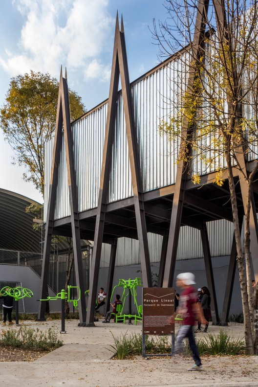 Cuernavaca Railroad Linear Park / Gaeta-Springall Architects Cuernavaca Railroad Linear Park / Gaeta-Springall Architects - Image 7 of 29