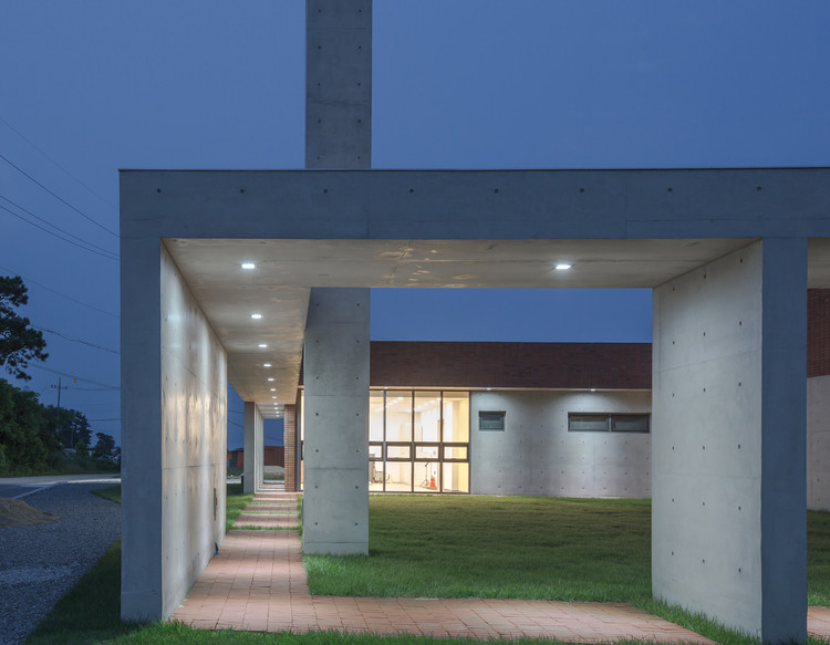 Woori Vision Church / Oh Jongsang - Facade, Column