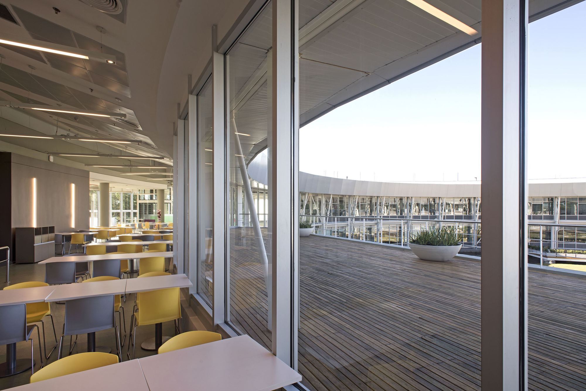 Galería de Centro Tecnológico YTEC / Antonini Schön Zemborain