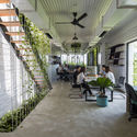 城市中的乡村办公室，将绿植加入到建筑结构中 / Ho Khue Architects - 5 的图像 42