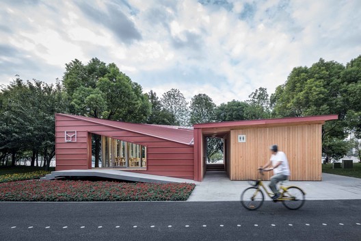 River View Service Station / ZHOU Wei + ZHANG Bin / Atelier Z+ River View Service Station / ZHOU Wei + ZHANG Bin / Atelier Z+ - Image 16 of 48