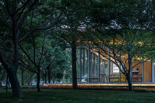 River View Service Station / ZHOU Wei + ZHANG Bin / Atelier Z+ River View Service Station / ZHOU Wei + ZHANG Bin / Atelier Z+ - Image 7 of 48