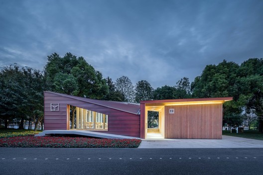 River View Service Station / ZHOU Wei + ZHANG Bin / Atelier Z+ River View Service Station / ZHOU Wei + ZHANG Bin / Atelier Z+ - Image 2 of 48