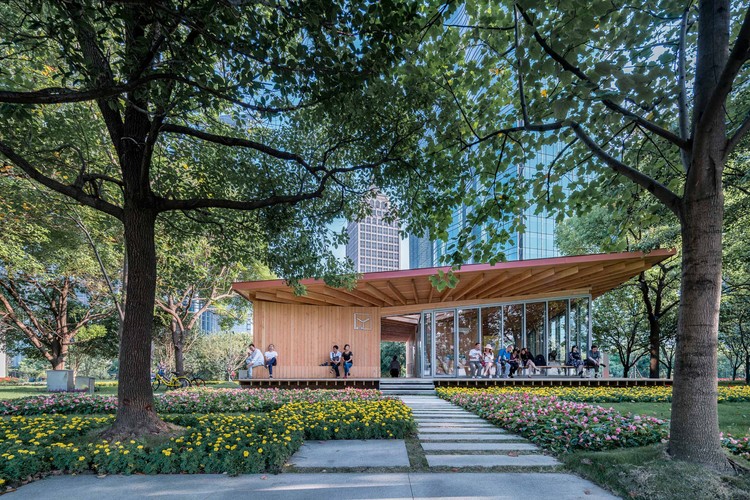Posto de Serviço Vista para o Rio / ZHOU Wei + ZHANG Bin / Atelier Z+ - Mais Imagens