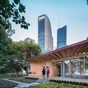 Posto de Serviço Vista para o Rio / ZHOU Wei + ZHANG Bin / Atelier Z+ - Edificios Públicos