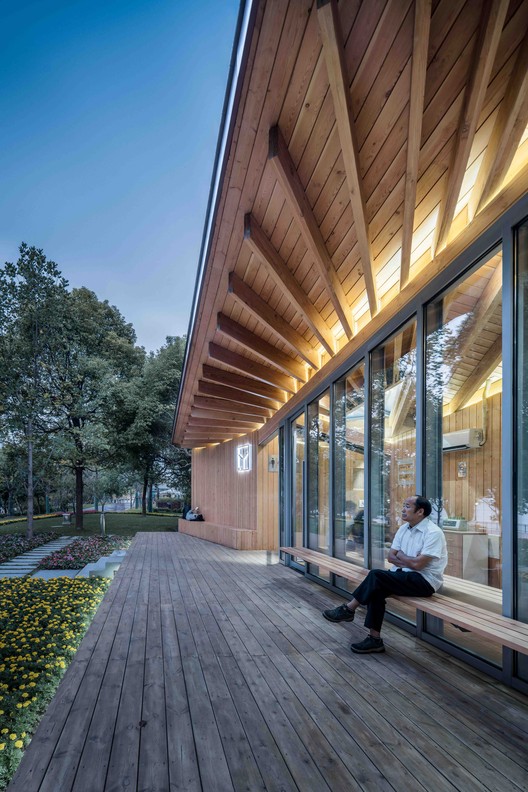 River View Service Station / ZHOU Wei + ZHANG Bin / Atelier Z+ River View Service Station / ZHOU Wei + ZHANG Bin / Atelier Z+ - Image 3 of 48