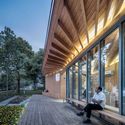 Posto de Serviço Vista para o Rio / ZHOU Wei + ZHANG Bin / Atelier Z+ - Edificios Públicos