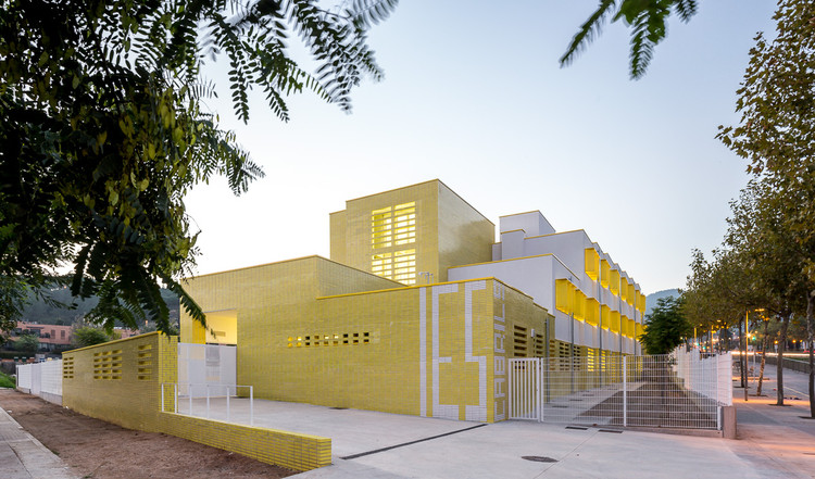 Escola Secundária em Cabrils / Josep Val Ravell + Arnau Solé Simón - Mais Imagens