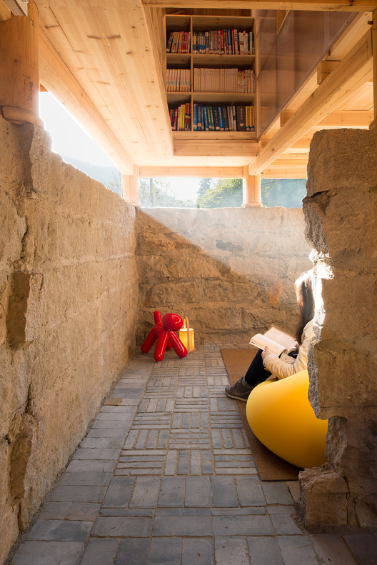 Inside Jing-Ya granary bookstore, the 