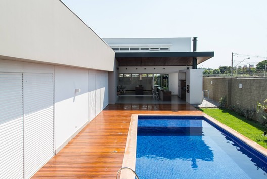 Casa Pedra Ferro  / Verri & Galvão Arquitetos - Janela, Fachada, Aido