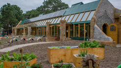 Michael Reynolds to Build Sustainable Public School in Argentina
