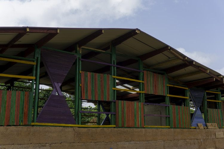 Escuela en Ghana / Alberto Figueroa - Fachada