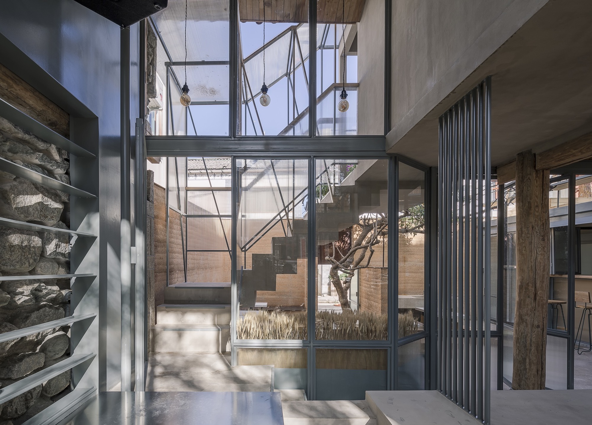 Gallery of Mom Restaurant / AML Design studio - 11
