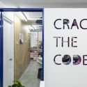Crack the Code / TRU Arquitectos - Interiores De Oficina, Puerta, Fachada, Sillas