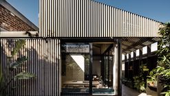 Casa Corredor de Luz / FIGR Architecture & Design