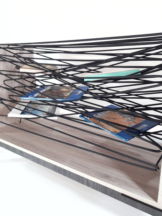 Este mueble se inspira en el método de supervivencia de las arañas