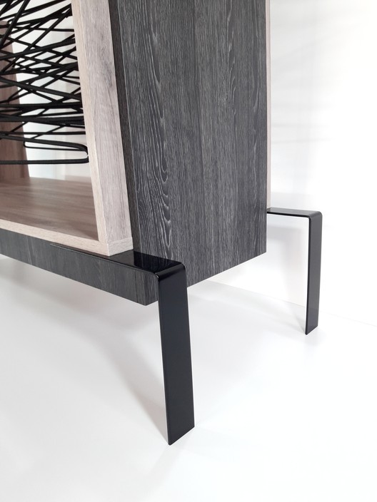 Este mueble se inspira en el método de supervivencia de las arañas