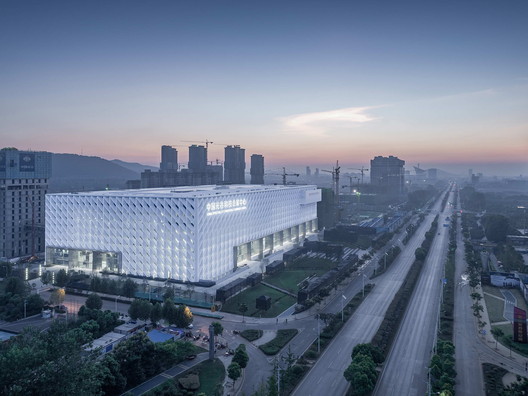 Centro de Convenções e Exposições Optics Valley da China / WSP Architects - Imagem 2 de 21